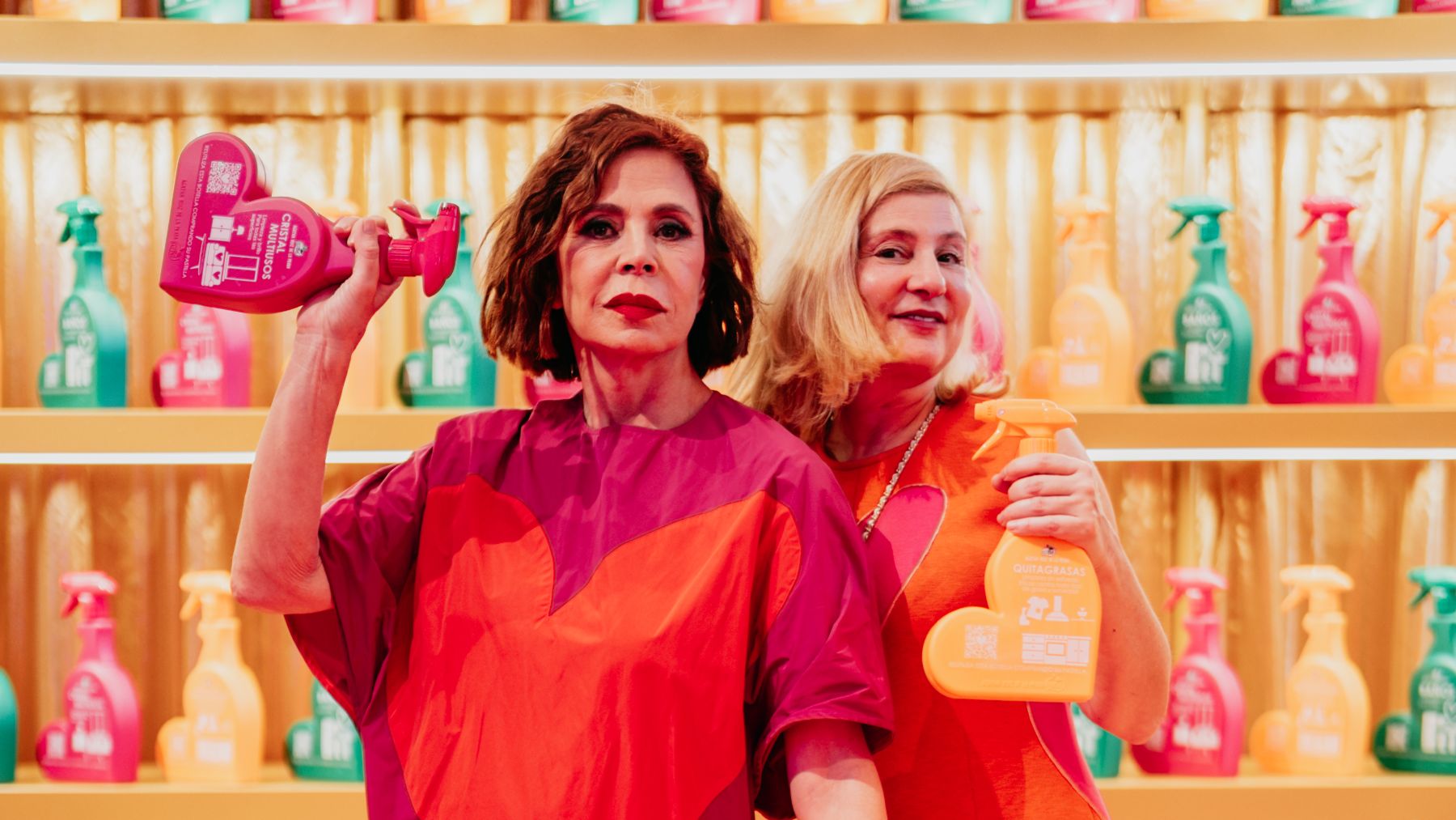Elisa Soro Lefebvre, directora general de Ecobel, junto a Agatha Ruiz de la Prada.