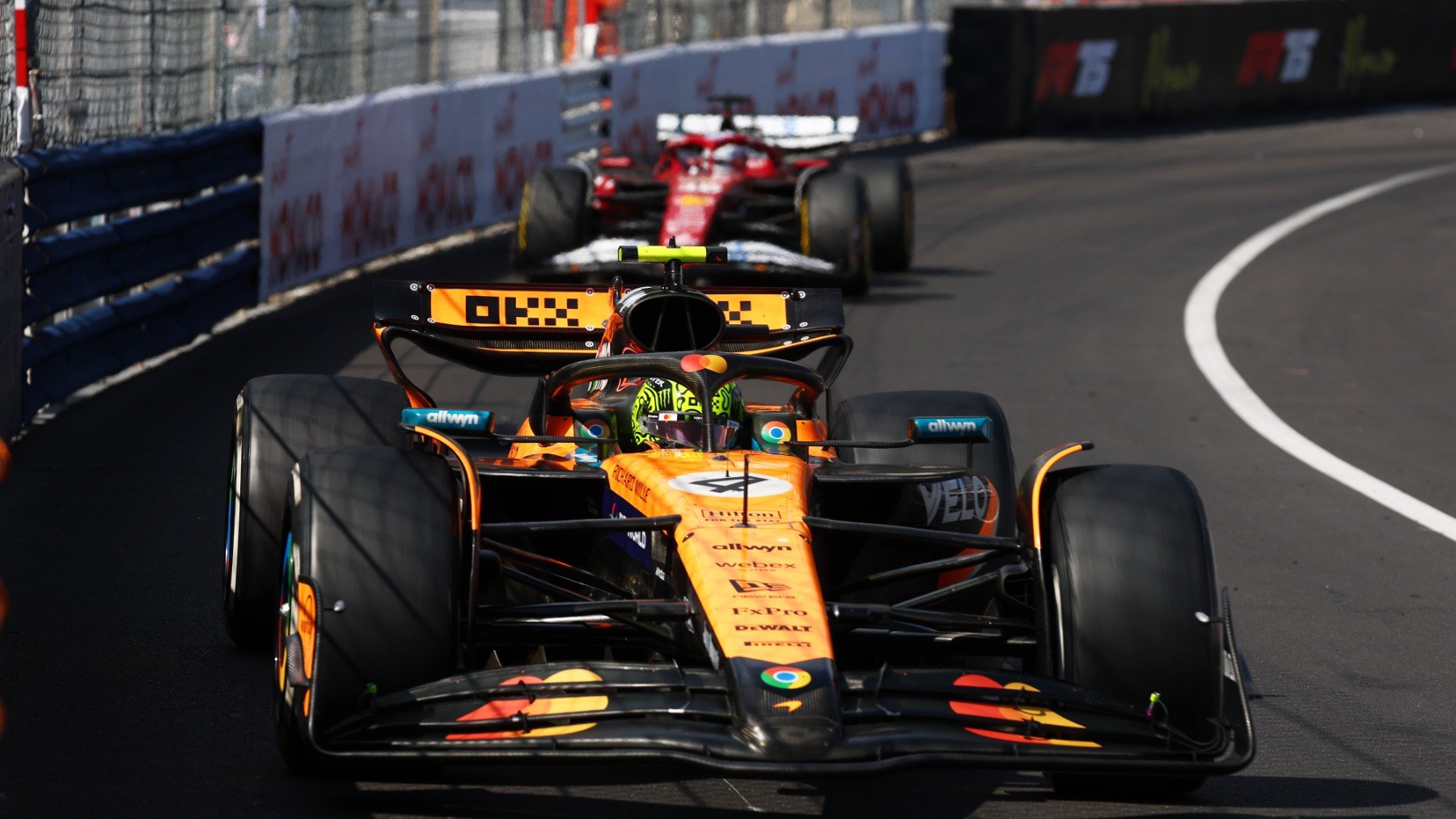 Lando Norris ganó por delante de Charles Leclerc. (Getty)