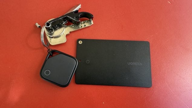 Olvidé mi cartera en el avión camino a Londres y estos localizadores UGREEN Finetrack me habrían salvado