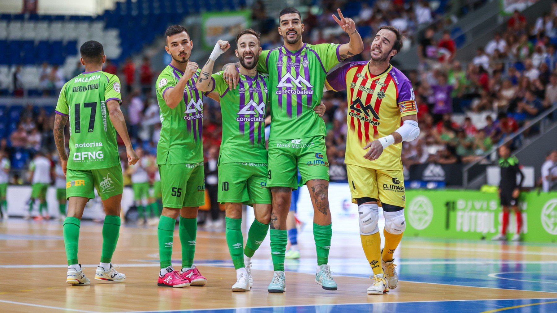 El Illes Balears celebra un gol en Son Moix.