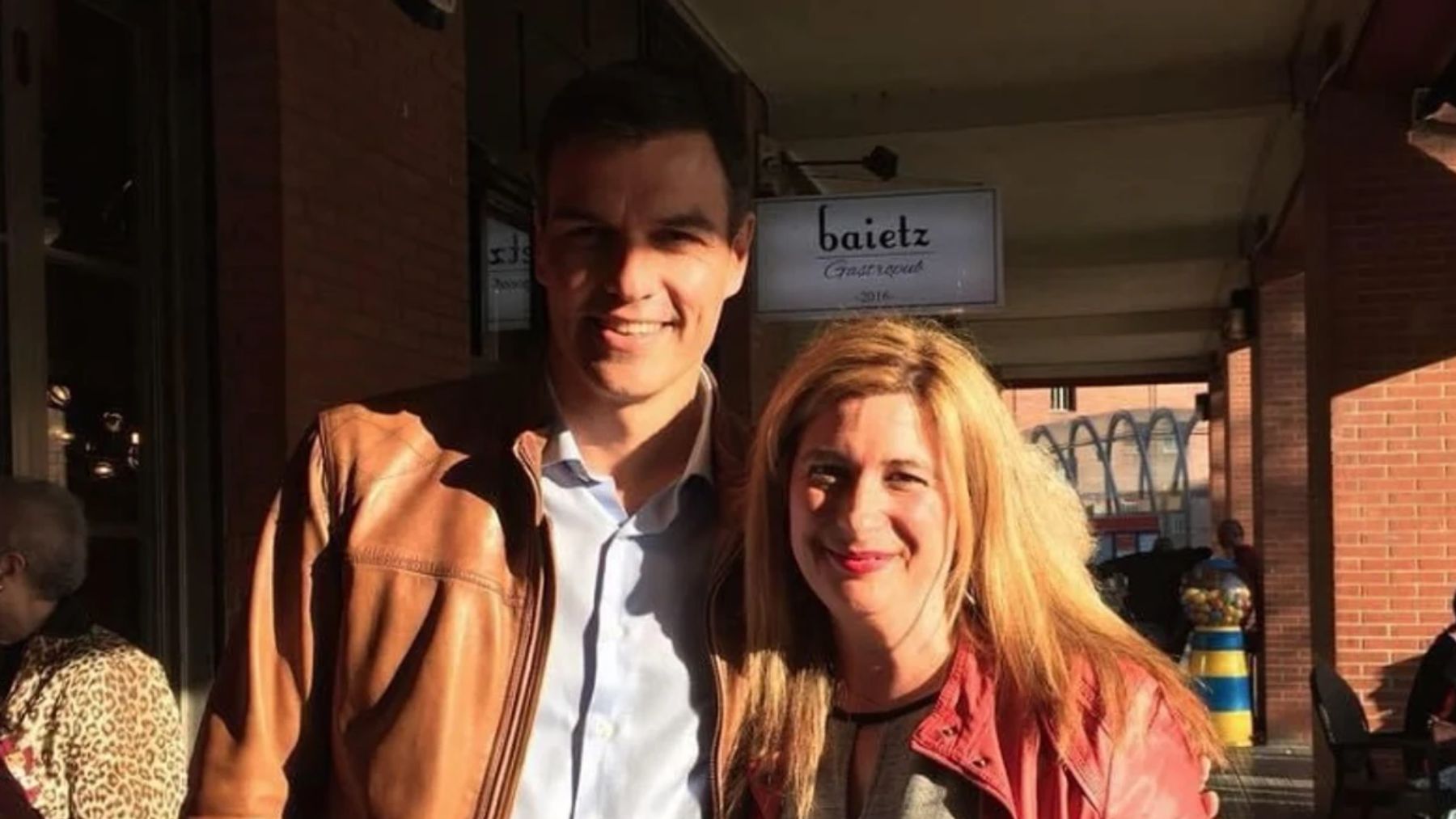 Pedro Sánchez con la ‘fontanera’ Leire Díez.