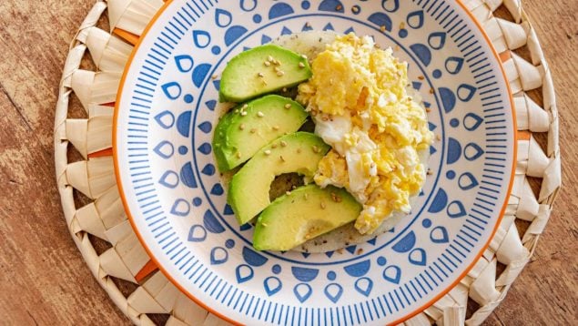 Huevos y aguacate