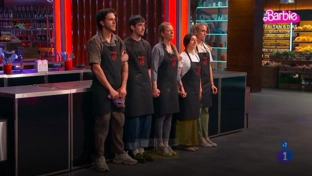 Delantales negros de 'MasterChef 13'. (RTVE)
