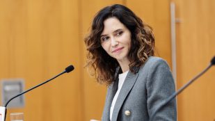 Ayuso anuncia mejoras salariales a todo el personal sanitario por guardias, noches o fines de semana