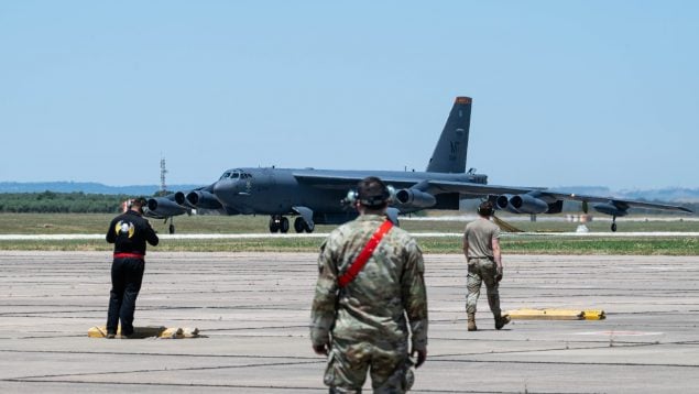 EEUU despliega bombarderos con capacidad nuclear en la base de Morón «en clara señal de paz»