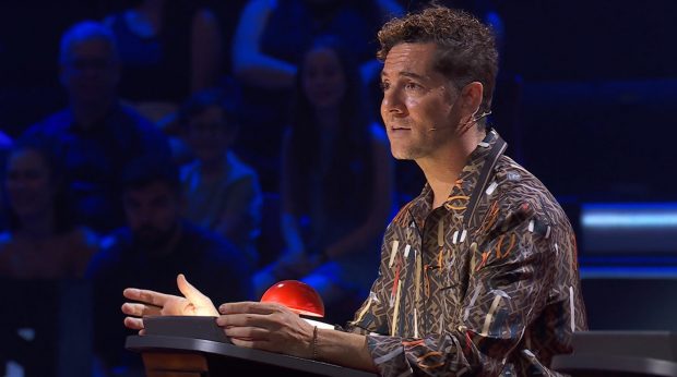 David Bisbal reacciona al bloqueo de Lola Índigo en La Voz Kids. (Atresmedia)