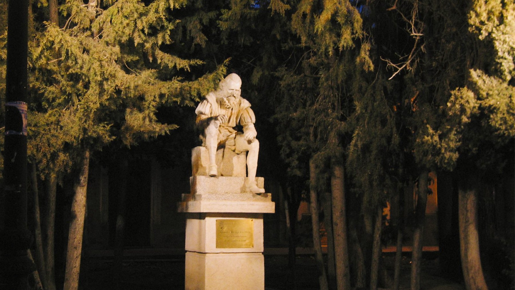 Estatua de Miguel de Cervantes en Argamasilla de Alba. Foto: Pablo Sánchez en Flickr.
