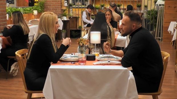 Mamen y Juan Carlos en First Dates. (Mediaset)