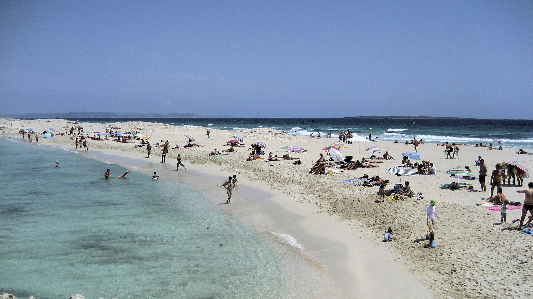 Playa del paso de n’Adolf del Nord en Ses Illetes. Foto: Vriullop en Wikimedia Commons.
