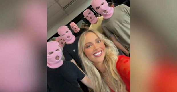 La estrella de OnlyFans Annie Knight junto a algunos de los 583 hombres con los que tuvo sexo (Instagram).