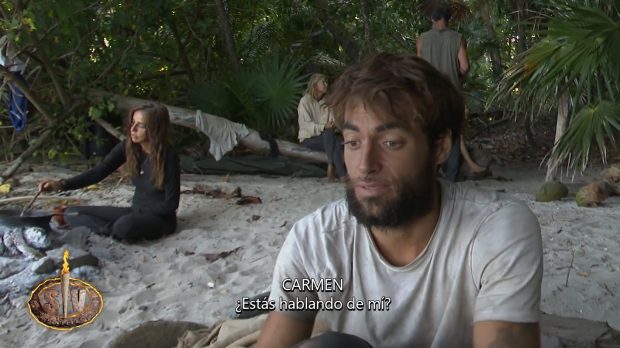 Carmen Alcayde descubre que Montoya y Anita están hablando de ella. (Mediaset)