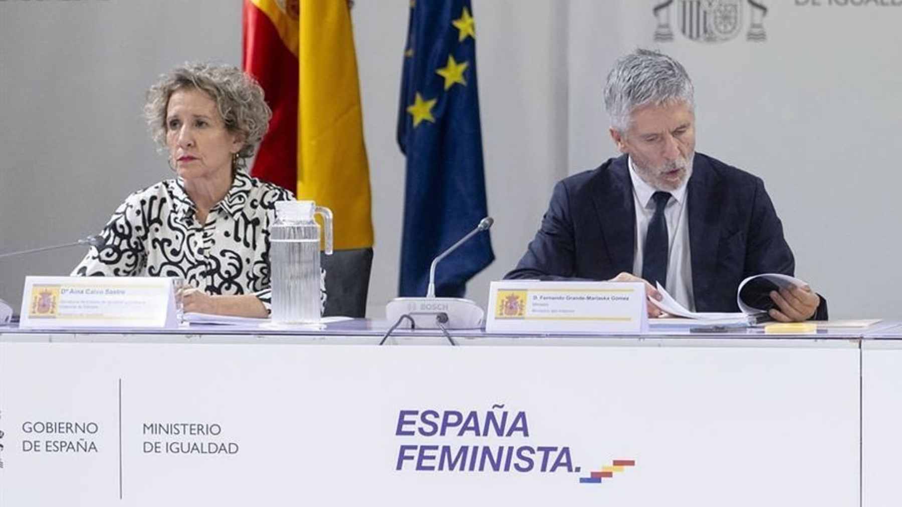 Aina Calvo con el ministro Grande-Marlaska. E.P.