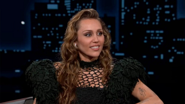 Miley Cyrus en el programa de 'Jimmy Kimmel Live!'. (ABC) 