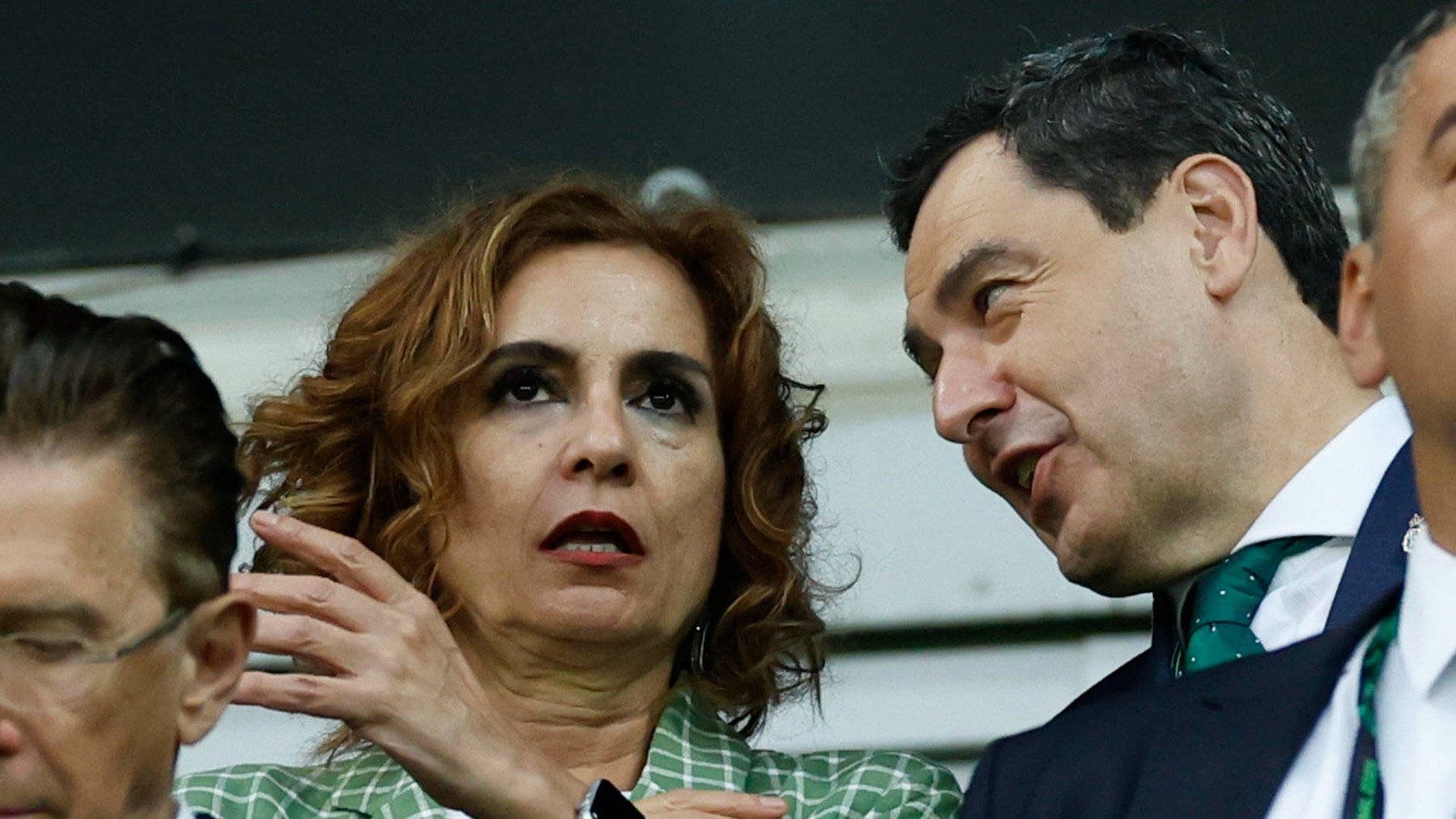 Juanma Moreno y Maria Jesús Montero en la final de la Conference en Breslavia. (EFE)