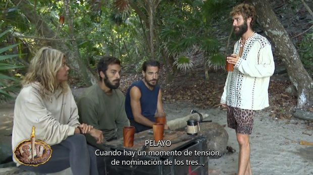 Pelayo comenta la situación de Carmen Alcayde, Anita y Montoya. (Mediaset)