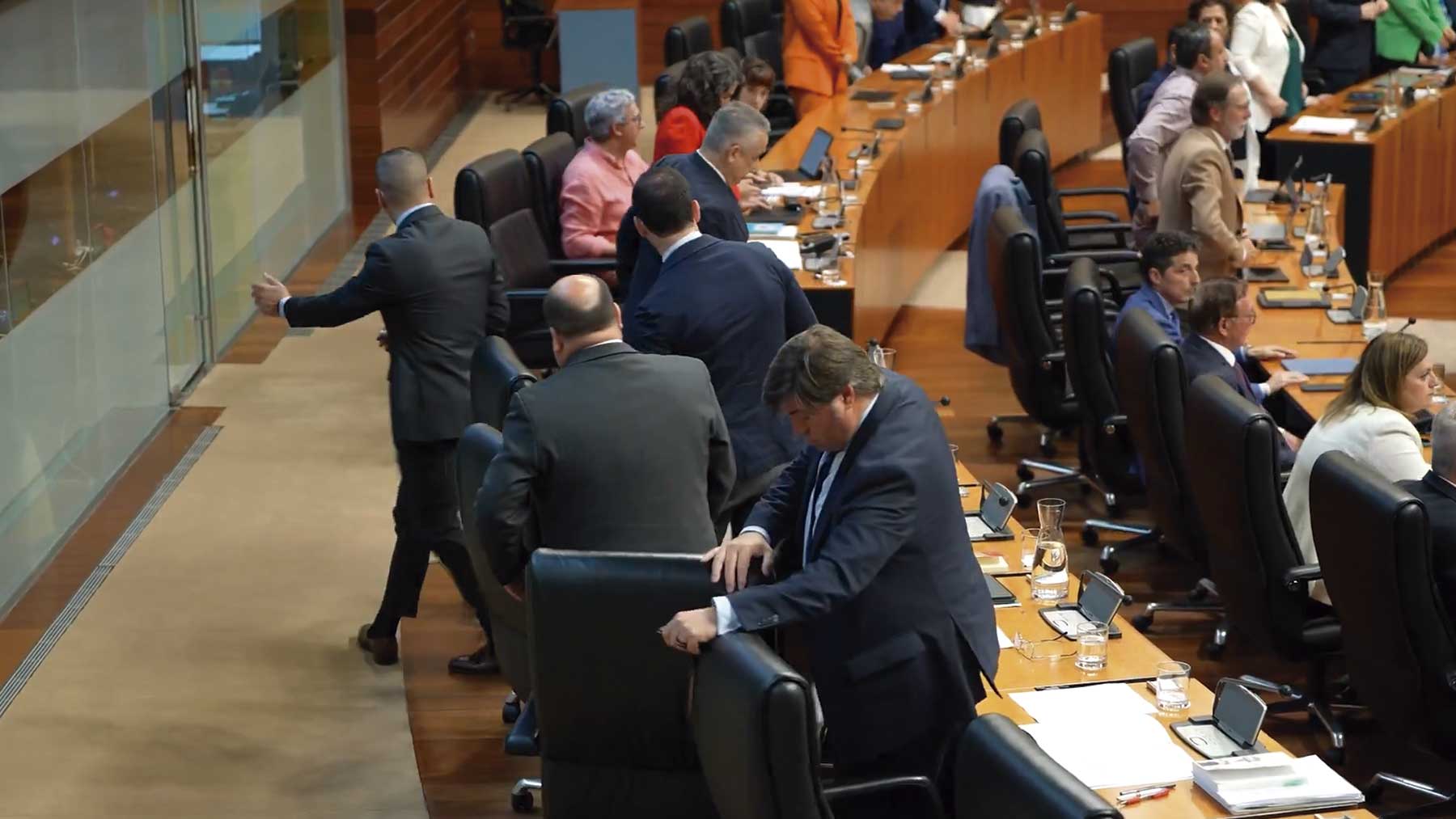 Vox abandona la Asamblea en Extremadura.