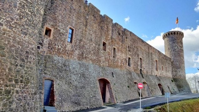 Pueblo de murallas medievales