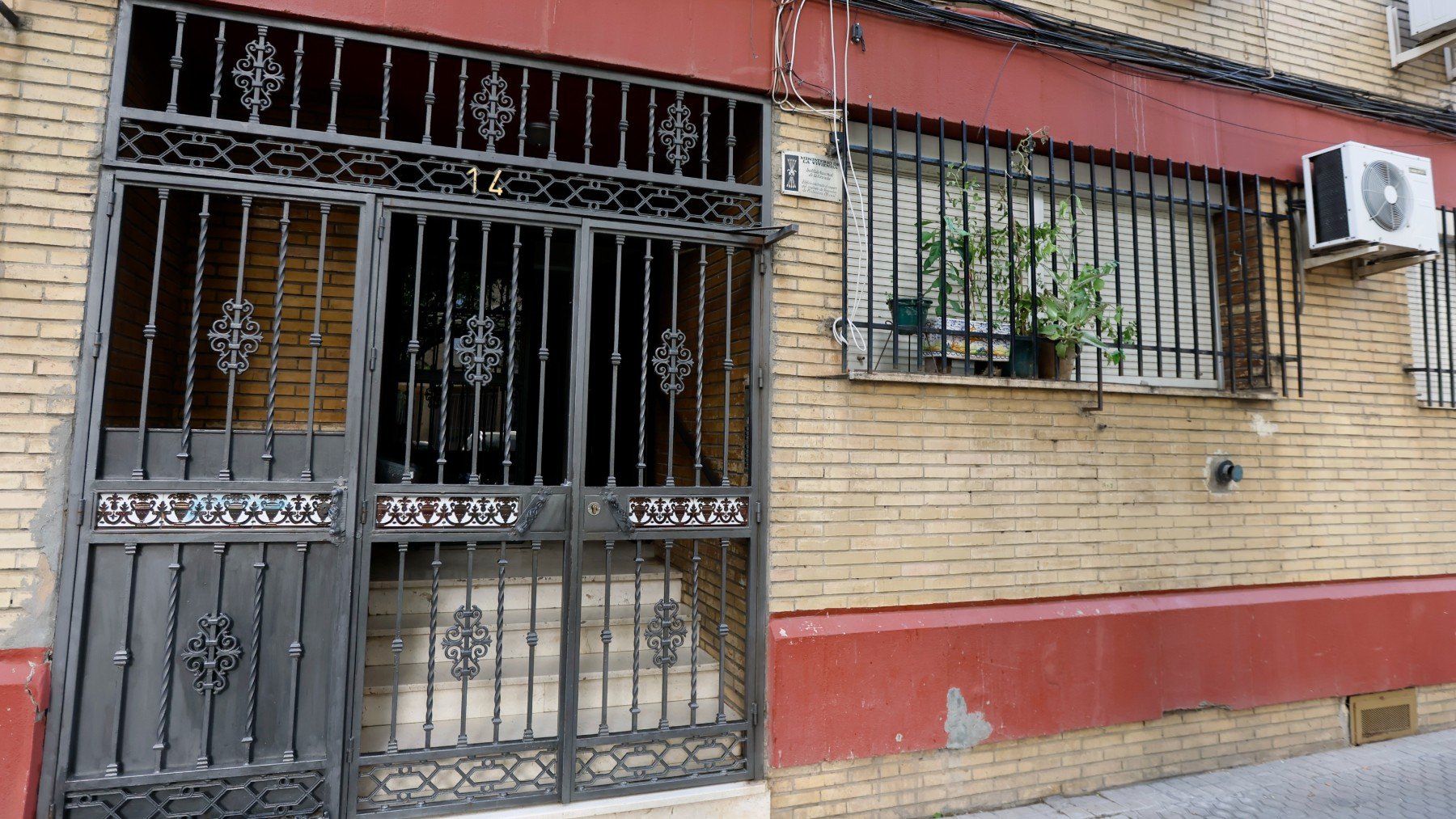 N.º 14 de la calle Puerto de la Mora, en Sevilla, lugar de los hechos. (Efe)