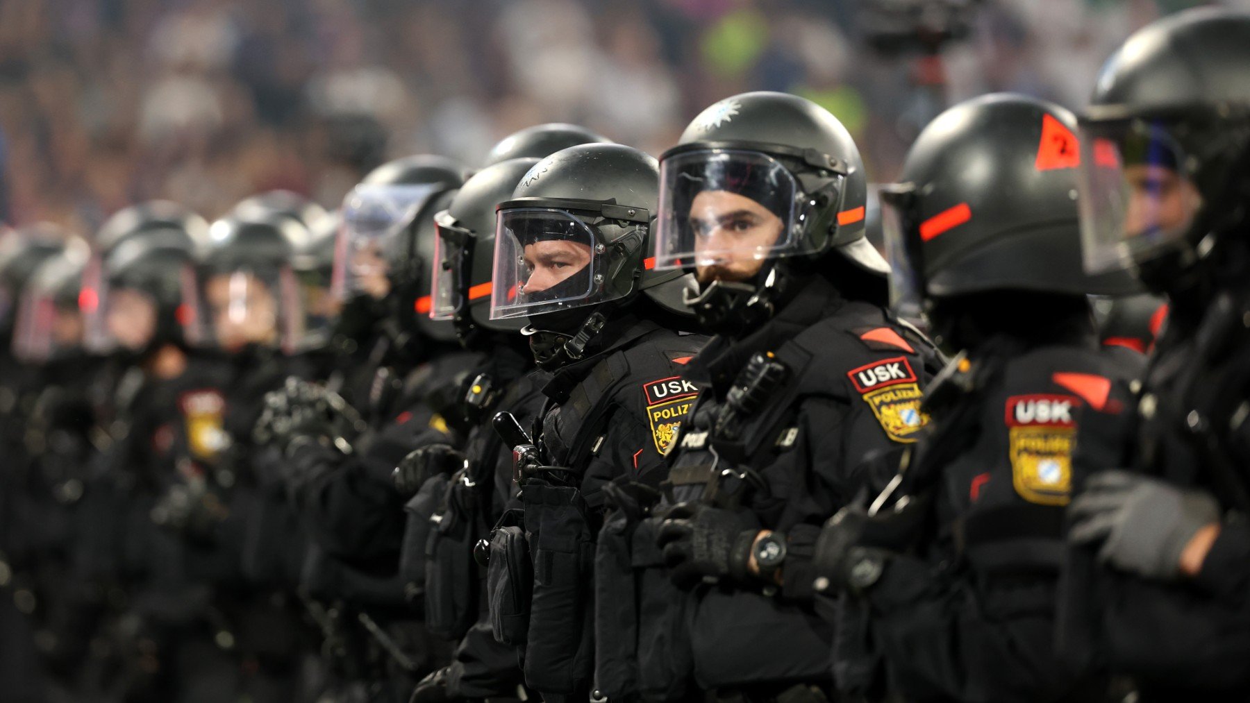 Policías alemanes en el Allianz. (Getty)