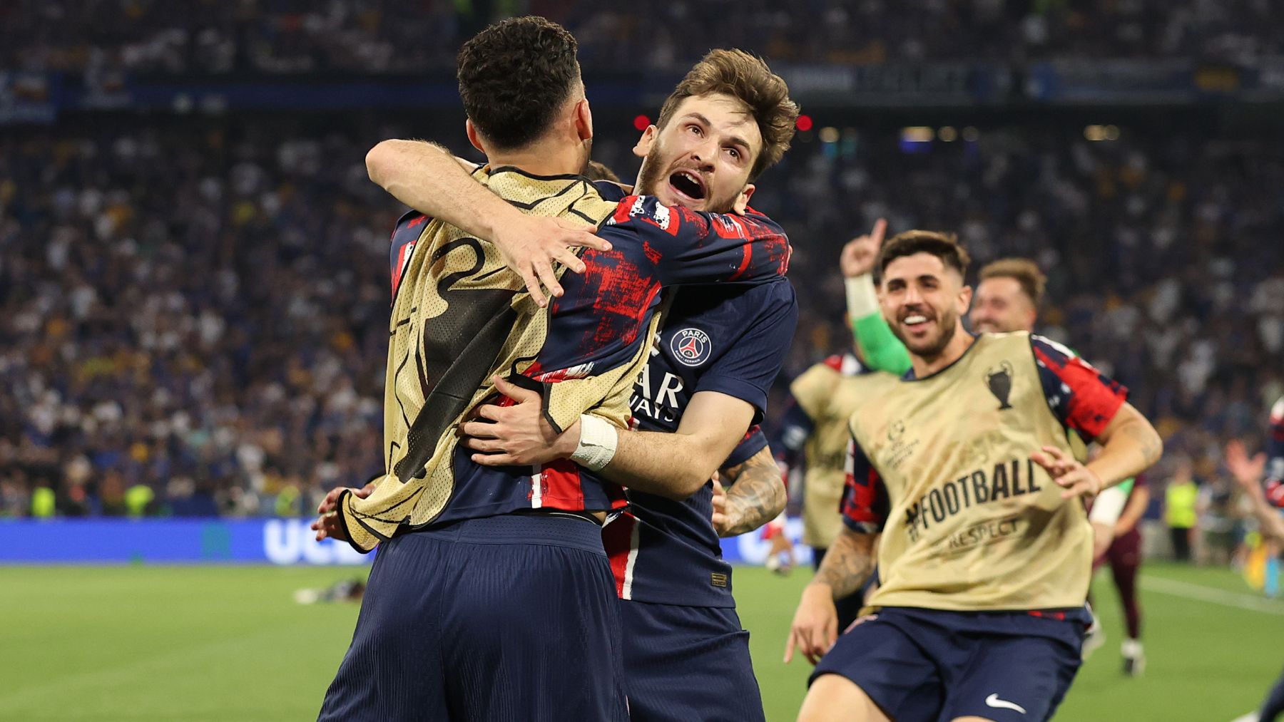 Kvara celebra su gol con el PSG en la final de la Champions. (Getty)