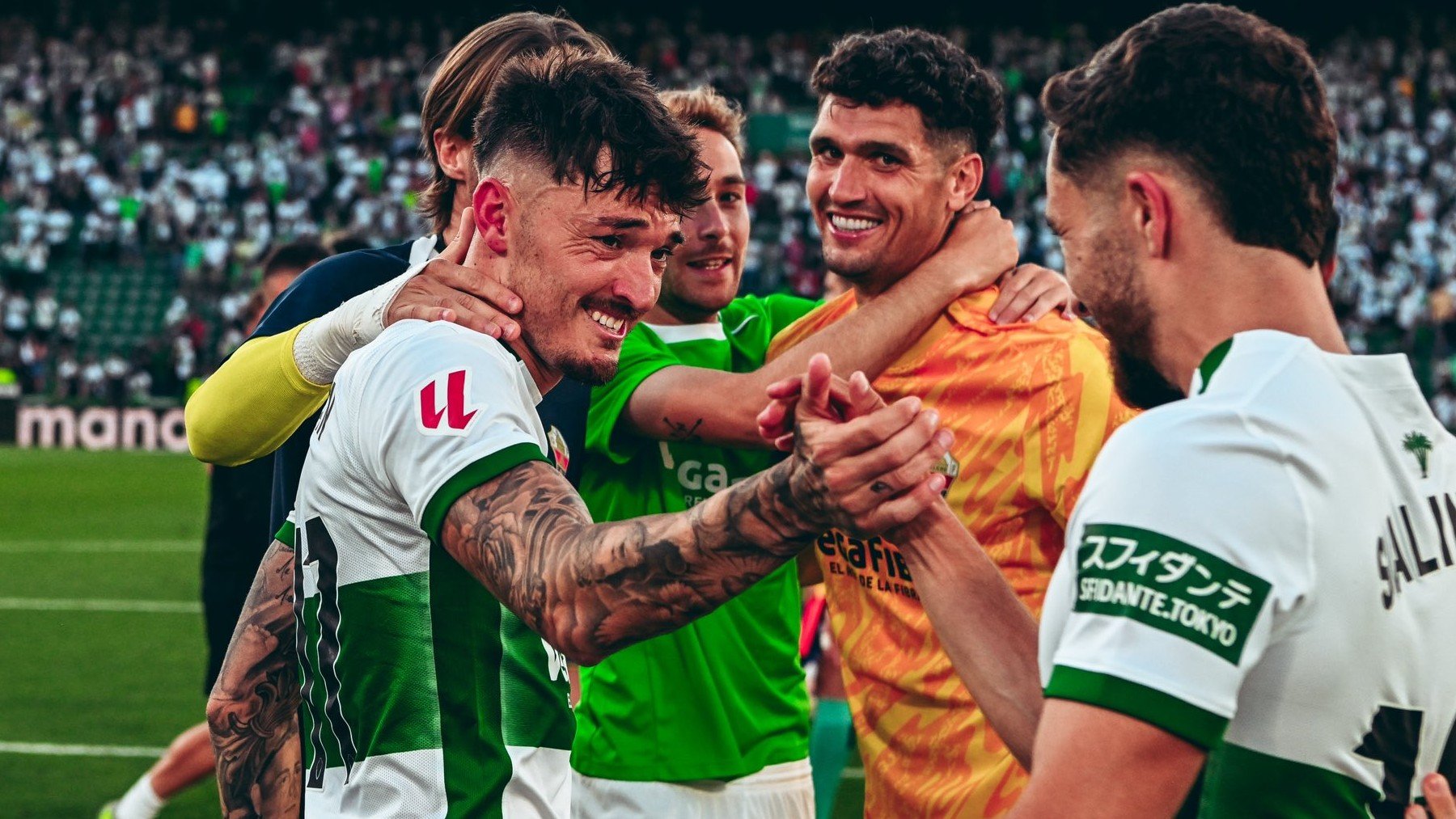 Jugadores del Elche celebran una victoria. (Elche CF)