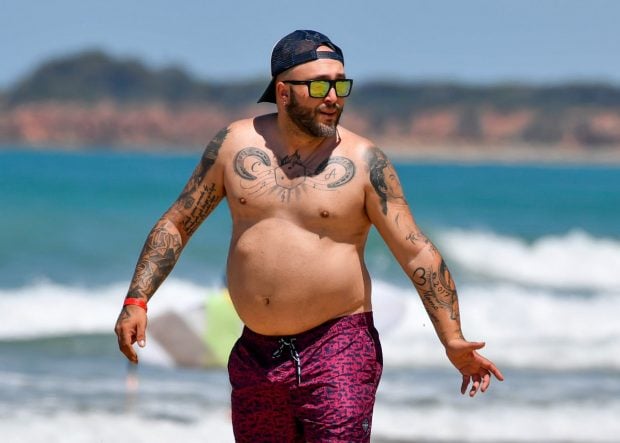 Kiko Rivera en la playa. (Foto: Gtres)