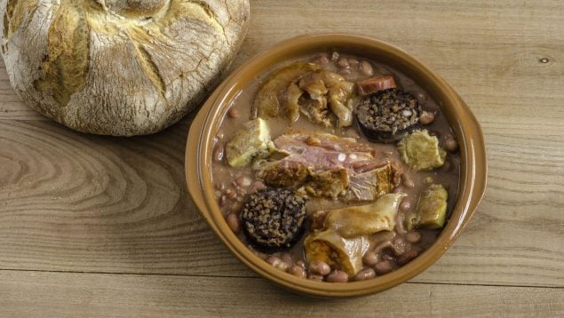 La aparición de la olla podrida en 'El Quijote', Don Quijote habla de la olla podrida, origen de la olla podrida, referencias históricas a la olla podrida, gastronomía en El Quijote de La Mancha.