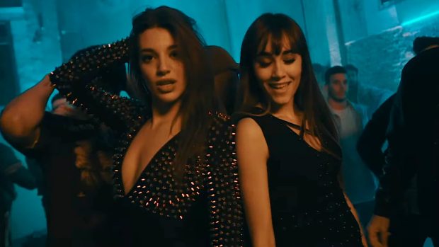 Ana Guerra y Aitana en el videoclip de 'Lo Malo'. (YouTube)