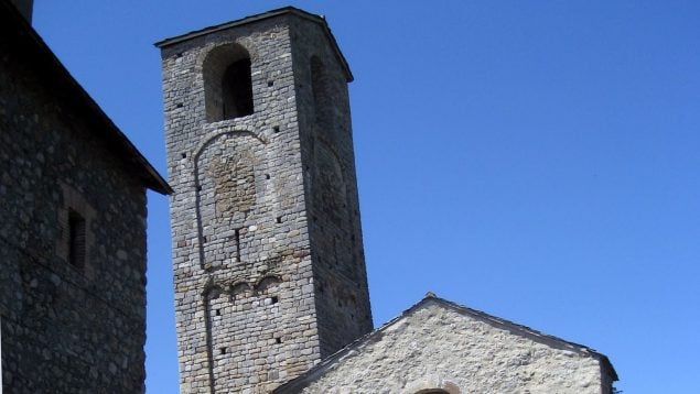 Iglesia de Santa Eugenia de Nerellá torre inclinada de Pisa, torre de Pisa en Cataluña, torre inclinada de Pisa en Nerellá, torre inclinada en Nerellá es más antigua que la de Pisa, Torre inclinada en Lérida, torre de pisa de la cerdeña.
