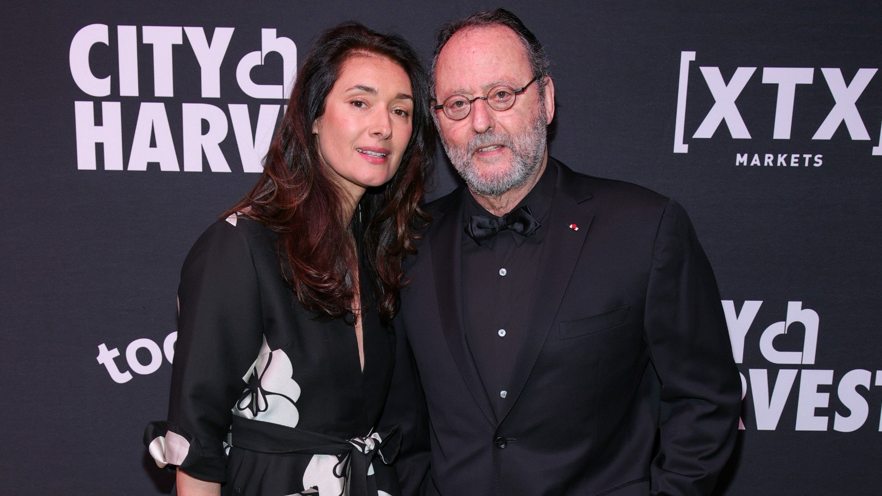 Jean Reno y su esposa Zofia Borucka en la Gala Carnaval en Nueva York. (Foto: Getty Images)