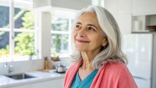Mujer sonriendo, mujer, envejecimiento, vitamina