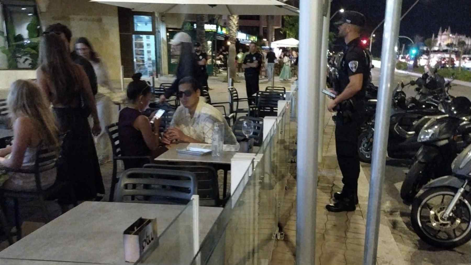 Imagen del dispositivo policial desplegado en el Paseo Marítimo de Palma.