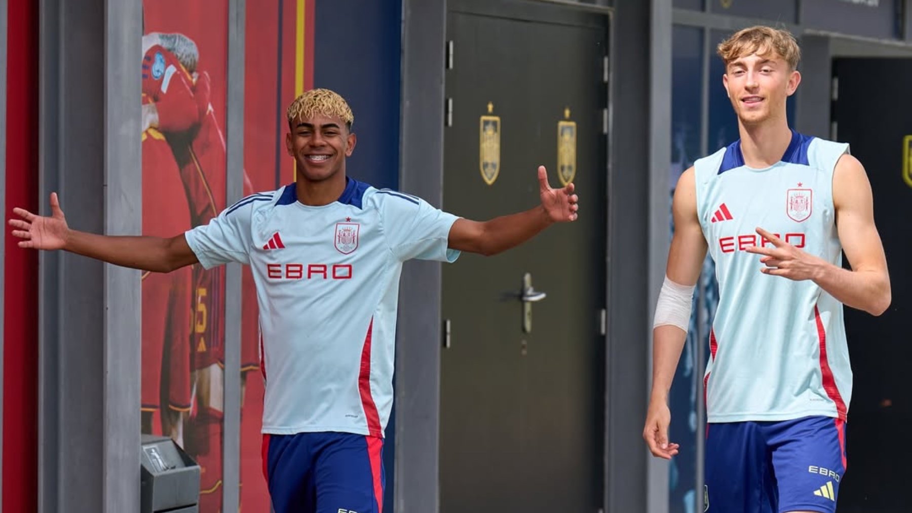 Lamine Yamal y Dean Huijsen. (Sefutbol)