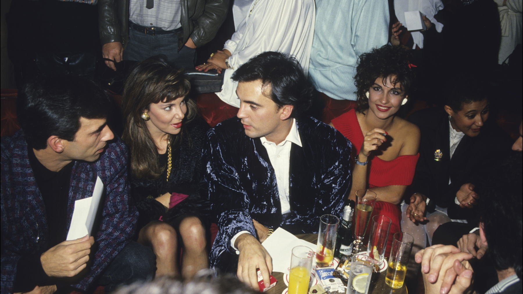 Enrique del Pozo con un grupo de amigos. (Foto: Gtres)