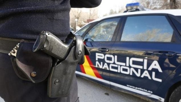 Un policía herido al dispararse accidentalmente en un operativo en Málaga