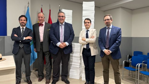 Fernando Pinto, Bernaldo de Quirós, Gregorio Izquierdo, Sánchez de la Cruz y Manuel Llamas en la presentación del informe.
