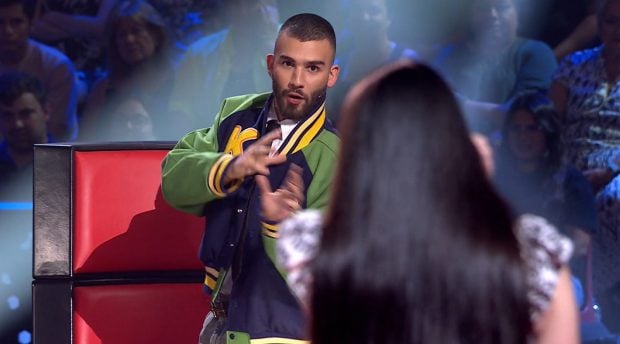 Manuel Turizo intenta negociar con la concursante de La Voz Kids. (Atresmedia)