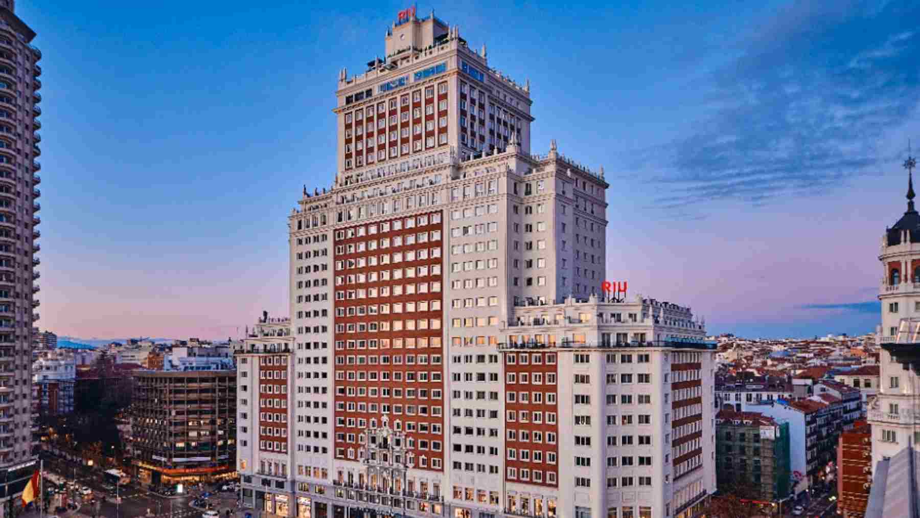 Fachada del Hotel Riu Plaza España en Madrid.