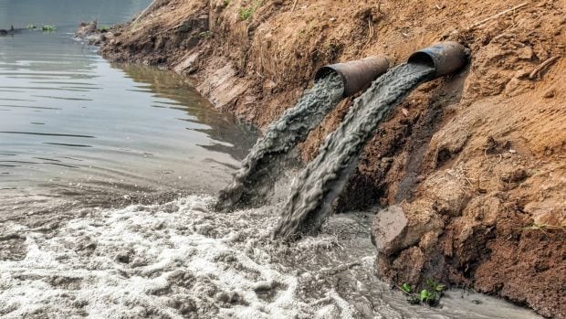 La calidad del agua que sale por el grifo depende del estado de nuestros ríos y acuíferos.