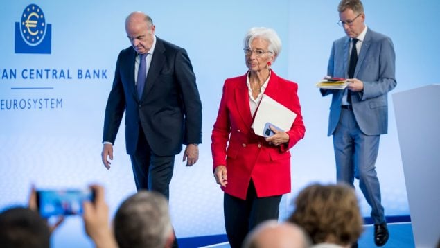 La presidenta del Banco Central Europeo, Christine Lagarde, junto a Luis de Guindos este jueves. (Getty)
