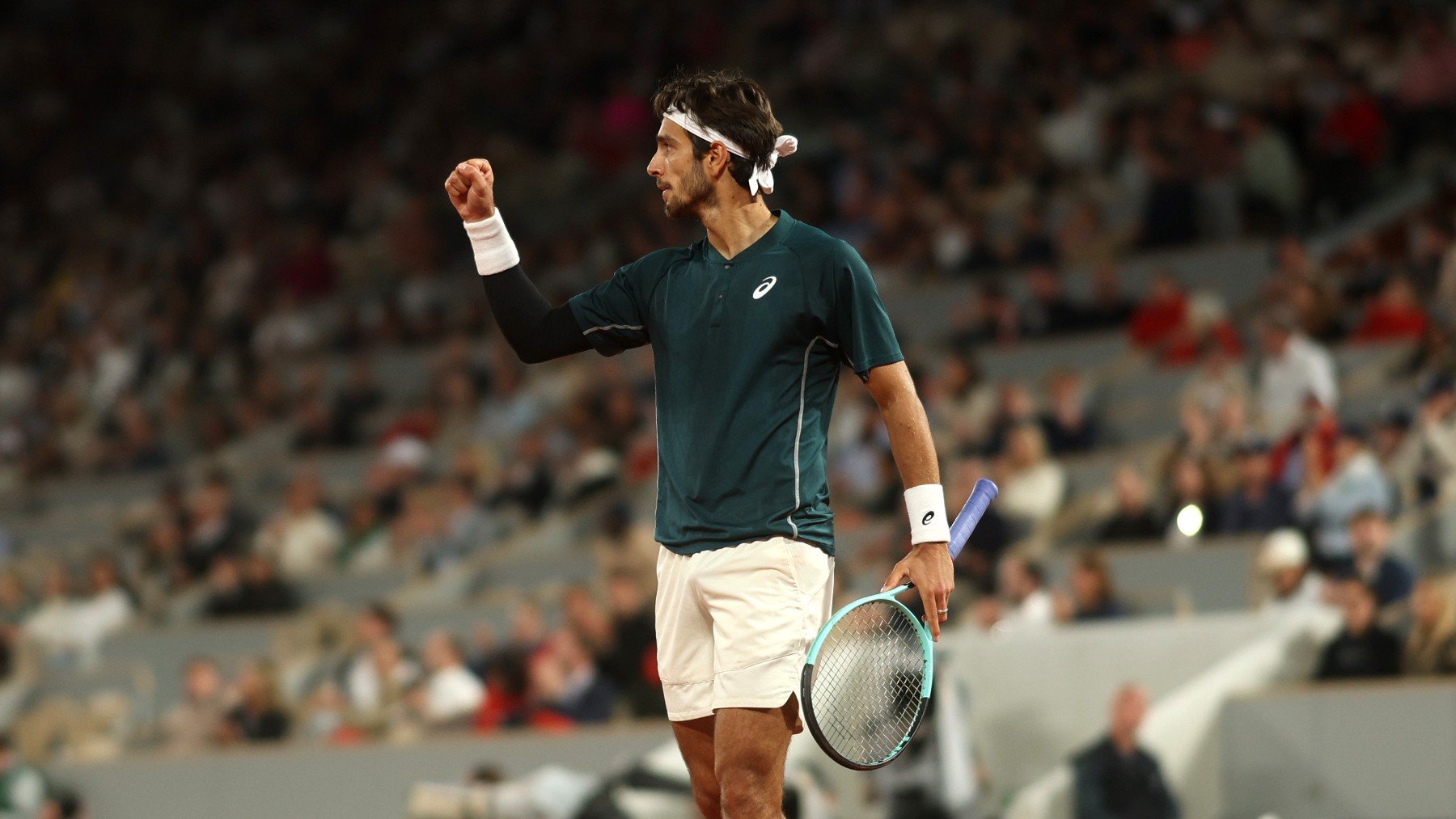 Musetti celebra su victoria en sobre Tiafoe en Roland Garros. (Getty)