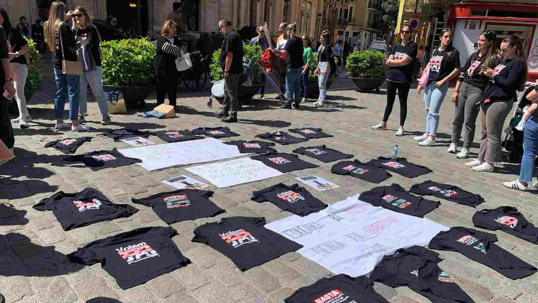 Concentración en plaza de Cort de las trabajadoras de las guarderías externalizadas.