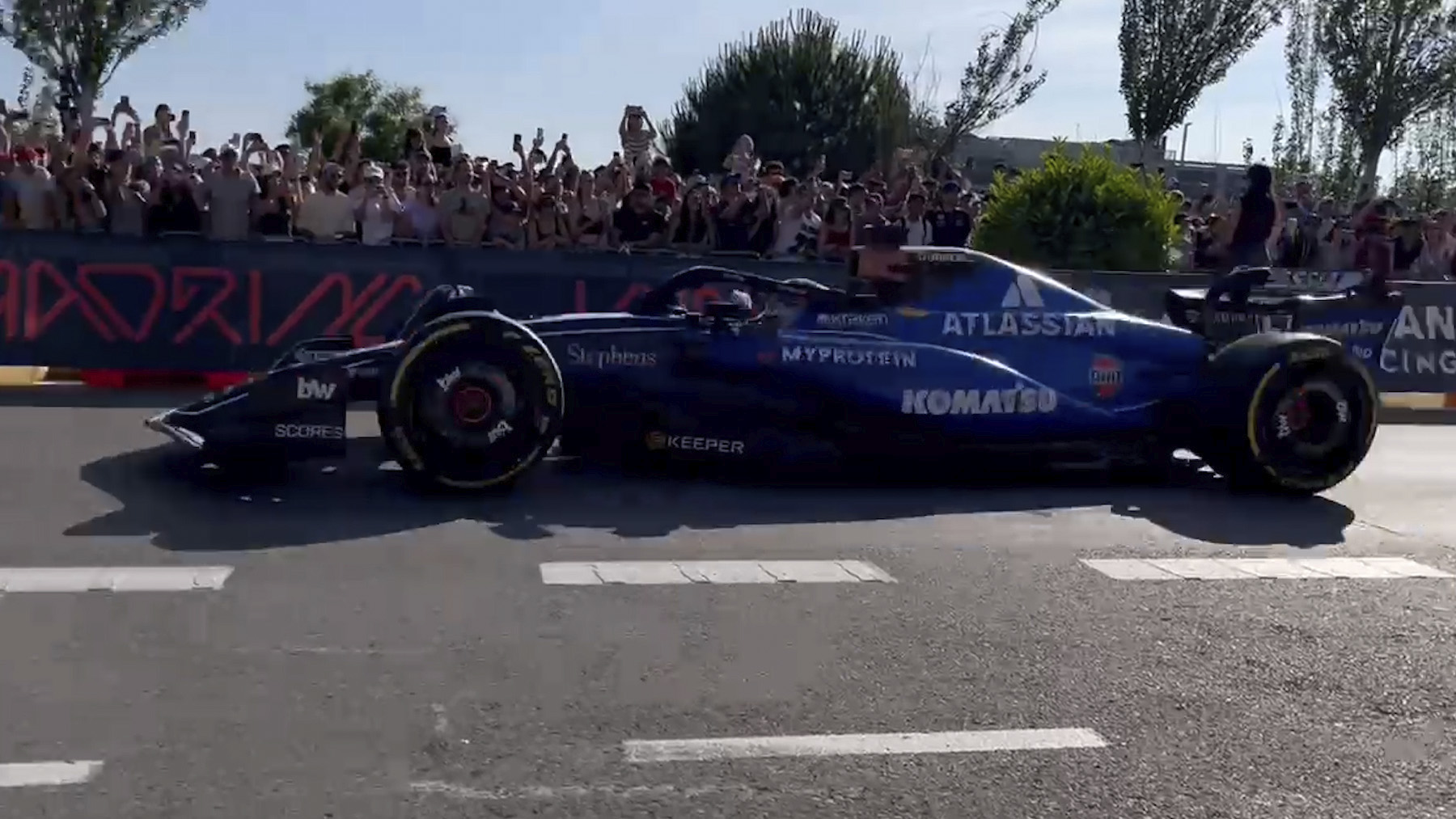 Carlos Sainz deleitó a Madrid con su talento.