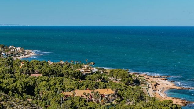 El pueblo cerca de la playa para comprar casa barata, vivir en Denia, dónde comprar una vivienda en Denia, mejores playas de Alicante para vivir, pueblos baratos en la Comunidad Valenciana.