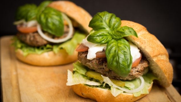 Un español prueba las hamburguesas del Burger King de Hungría y alucina: