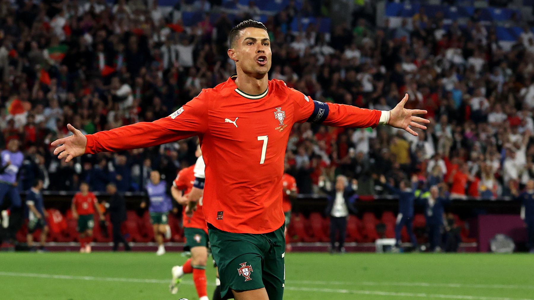 Cristiano Ronaldo celebra un gol contra Portugal. (Getty)