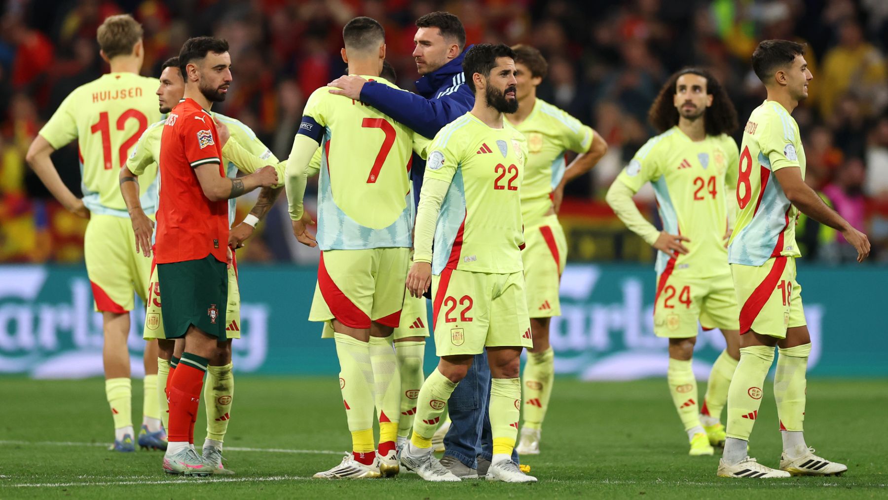 Los jugadores de España tras la derrota. (Getty)