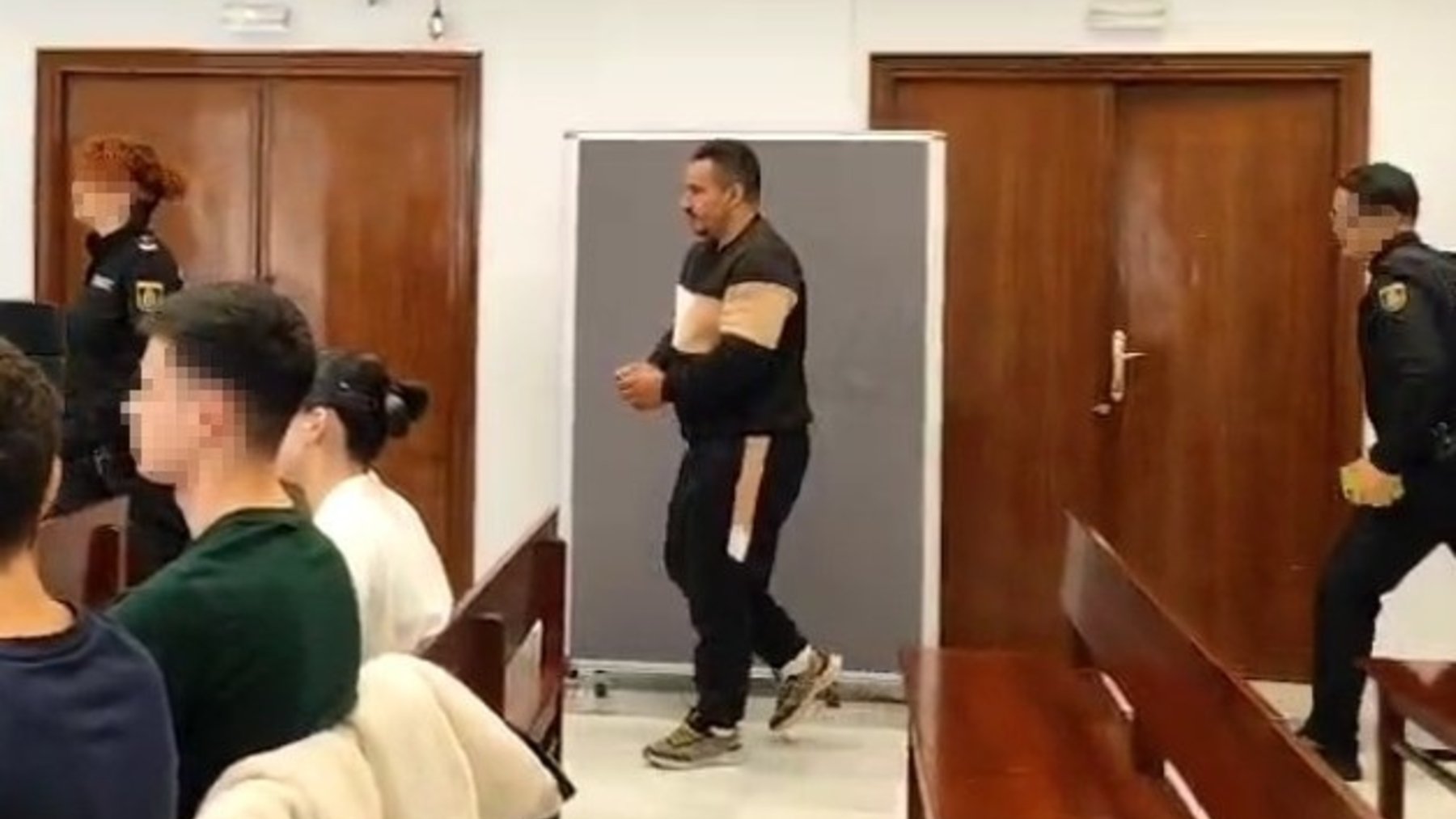 El asesino, a su llegada al juicio con jurado. (Europa Press)