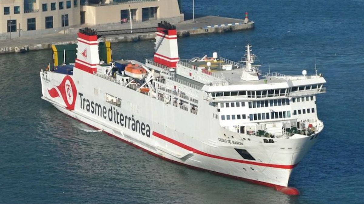 Un buque de Trasmediterránea.