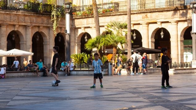 Niños juegos al aire libre